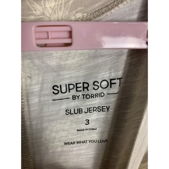 Torrid Beige Pineapple Print Tank Top - Picture 11 of 11